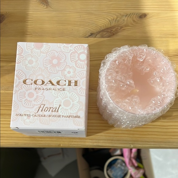 Coach floral scented candle - Picture 3 of 5